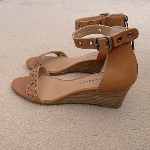 Great condition! 🍀 Lucky Brand 🍀 wedges, size 9